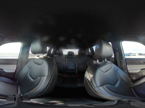 Used 2025 Jeep Compass Limited image 43