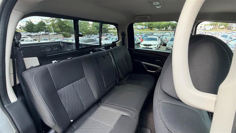 Used 2017 Nissan Titan SV AWD/4WD image 11