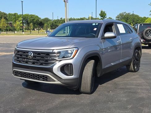 Used 2024 Volkswagen Atlas Cross Sport SE w/ Panoramic Sunroof Package AWD/4WD image 4