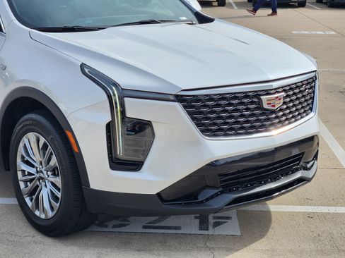 Used 2024 Cadillac XT4 Premium Luxury image 7