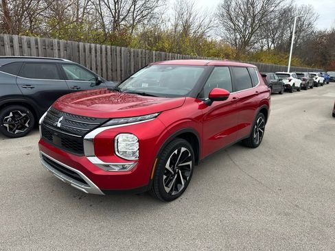 Used 2024 Mitsubishi Outlander SE image 3