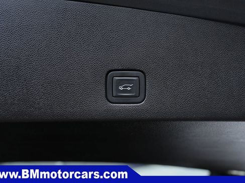 Used 2022 Cadillac XT6 Premium Luxury AWD/4WD image 16