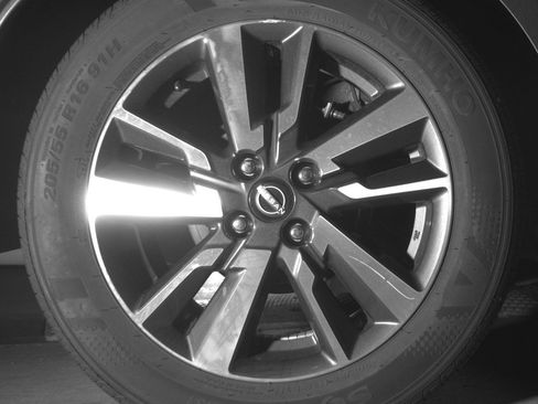 Used 2025 Nissan Versa SV image 15