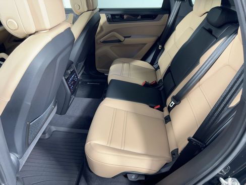 Certified 2026 Porsche Cayenne AWD/4WD image 23