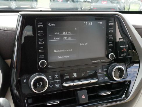 Certified 2021 Toyota Highlander XLE AWD/4WD image 22