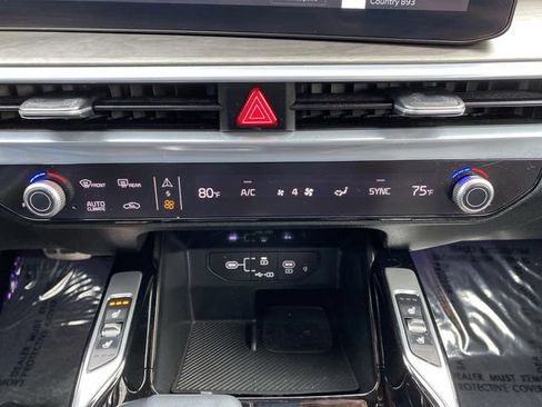 Certified 2024 Kia Sorento SX Prestige image 23