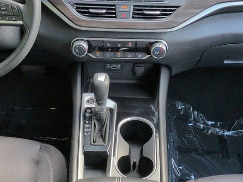 Used 2024 Nissan Altima 2.5 SV FWD image 17