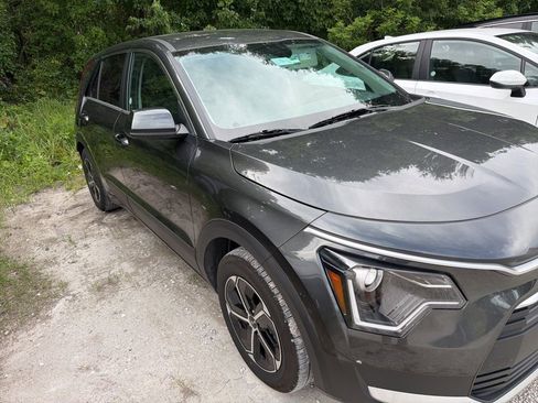 Used 2025 Kia Niro LX FWD image 9
