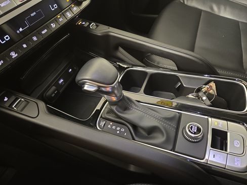 Used 2025 Kia Telluride S FWD image 25