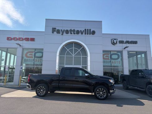 Used 2023 Chevrolet Silverado 1500 LT AWD/4WD image 3