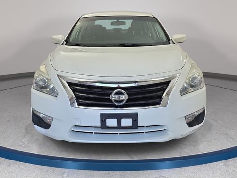 Used 2014 Nissan Altima 2.5 S w/ Sport Value Package FWD image 2