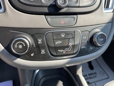 Used 2018 Chevrolet Malibu LT w/ Leather Package FWD image 18