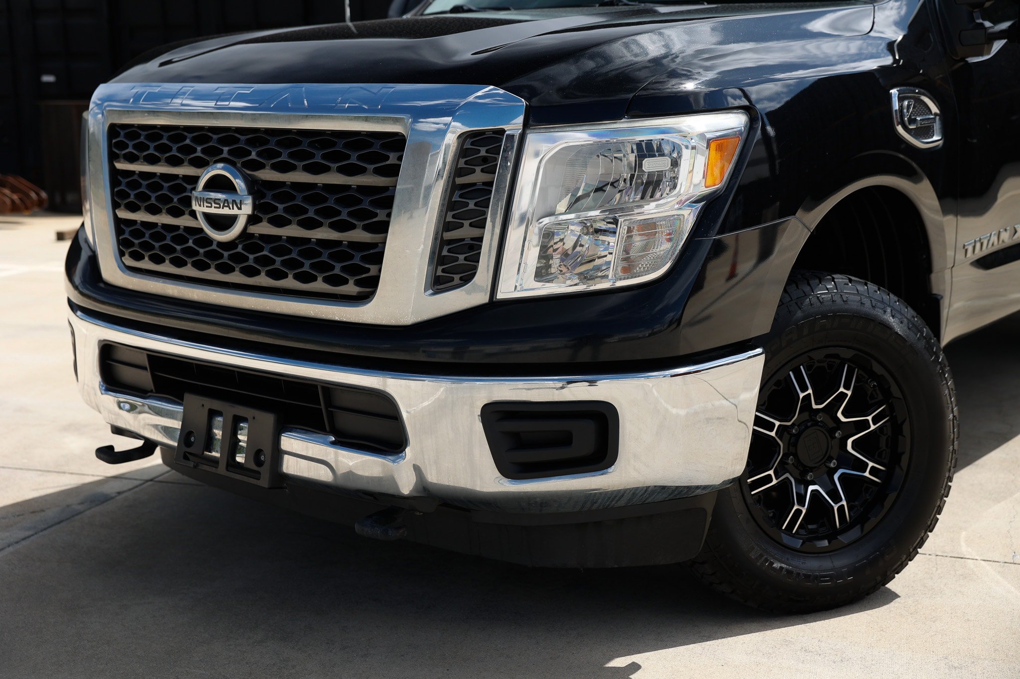 Used 2017 Nissan Titan SV AWD/4WD image 33