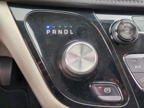 Used 2018 Chrysler Pacifica Limited image 10