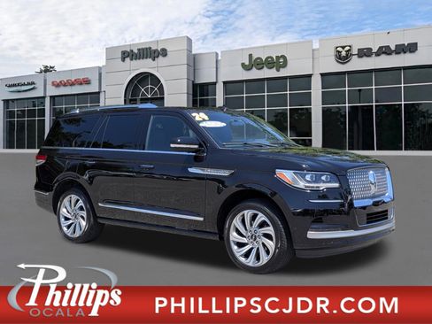 Used 2024 Lincoln Navigator Premiere AWD/4WD image 1
