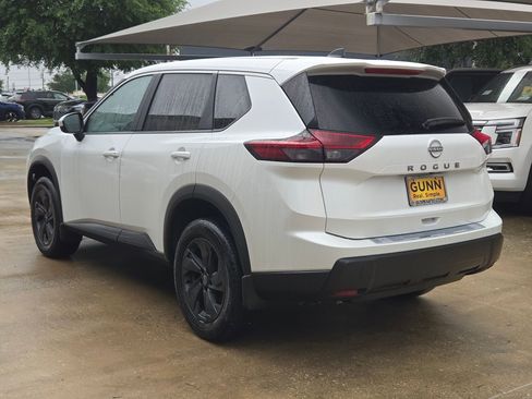New 2026 Nissan Rogue SV FWD image 5