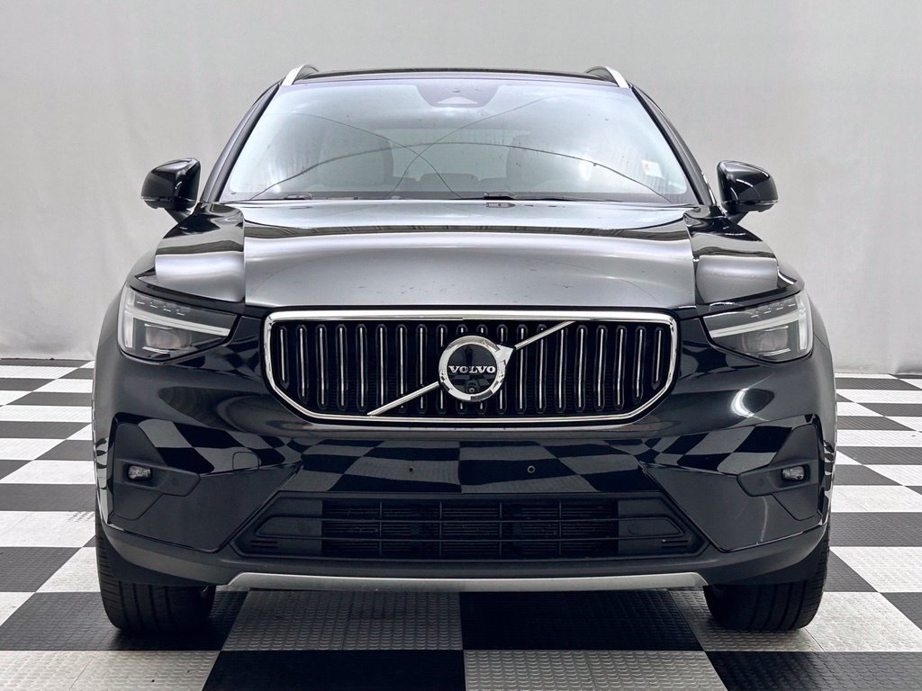 Used 2025 Volvo XC40 B5 Ultra AWD/4WD image 3