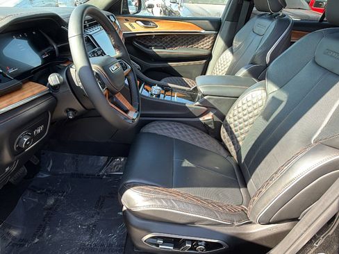 Used 2025 Jeep Grand Cherokee Summit AWD/4WD image 16