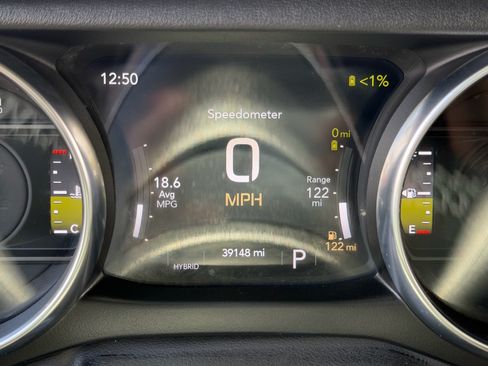Used 2022 Jeep Wrangler Unlimited Sahara w/ Safety Group AWD/4WD image 32