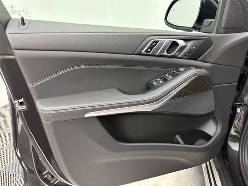 Used 2022 BMW X5 xDrive40i w/ Premium Package AWD/4WD image 26