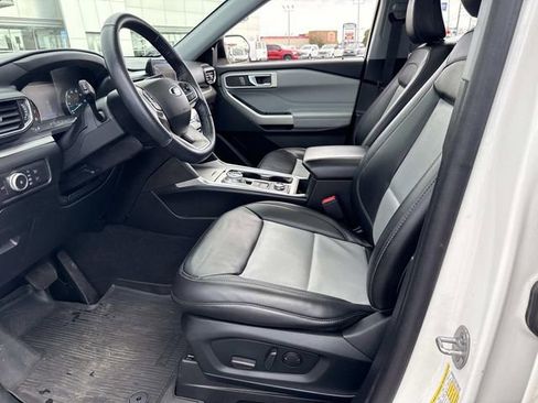 Used 2022 Ford Explorer XLT w/ Equipment Group 202A AWD/4WD image 24
