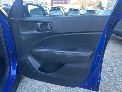 Used 2025 Hyundai Venue Limited image 23