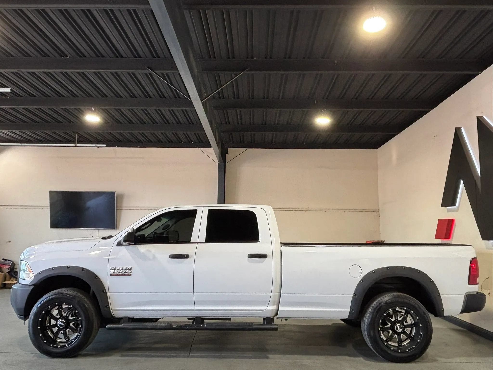 Used 2015 RAM 3500 Tradesman RWD image 5