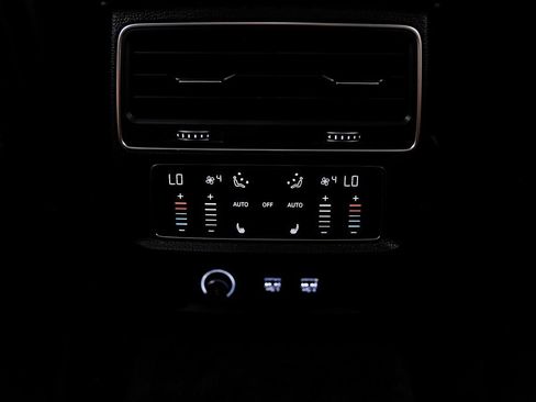 Used 2019 Audi Q8 Prestige w/ Luxury Package AWD/4WD image 42