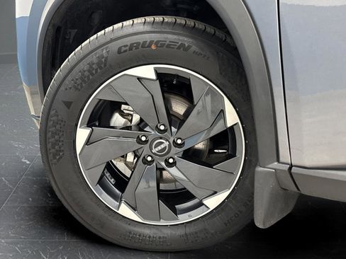 Used 2024 Nissan Rogue SV image 31