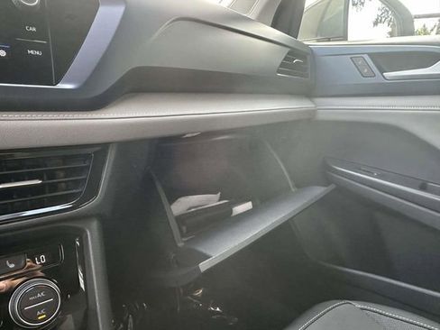 Used 2024 Volkswagen Taos SE image 18