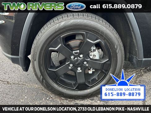 Used 2018 Jeep Grand Cherokee Laredo AWD/4WD image 16