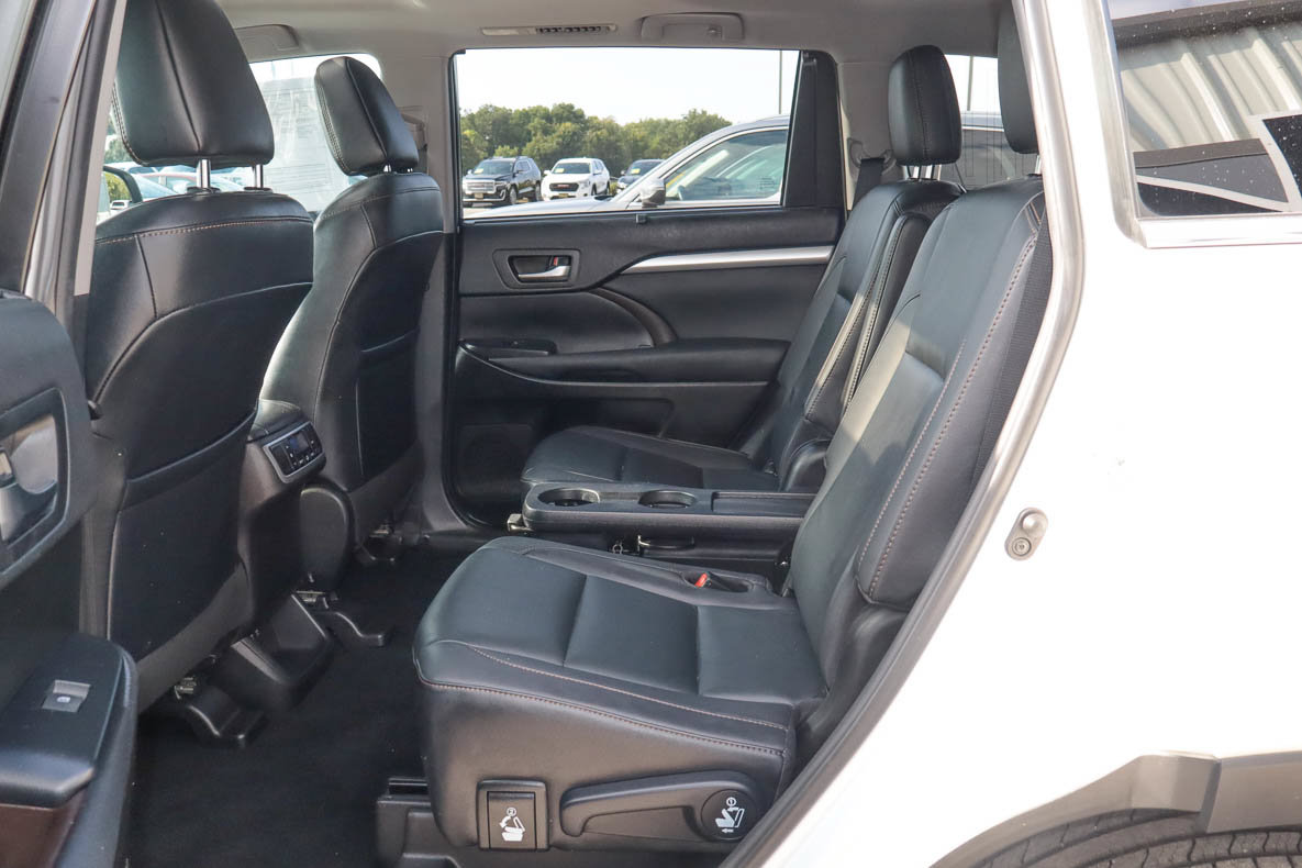 Used 2019 Toyota Highlander XLE AWD/4WD image 9