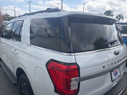 Used 2022 Ford Expedition XLT image 4