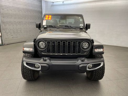 Certified 2024 Jeep Gladiator Sport AWD/4WD image 9