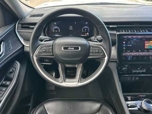 Used 2023 Jeep Grand Cherokee L Limited AWD/4WD image 14