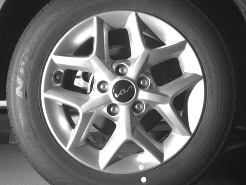 Used 2025 Kia Soul LX w/ LX Technology Package FWD image 12
