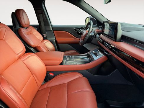 Certified 2025 Lincoln Aviator Reserve w/ Equipment Group 201A image 15