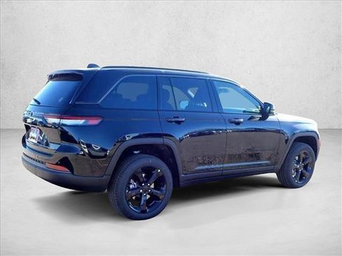 New 2026 Jeep Grand Cherokee Limited w/ Limited Altitude Package AWD/4WD image 4