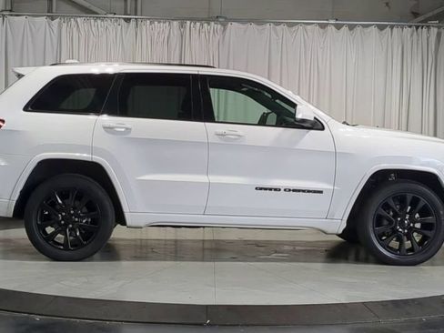 Used 2019 Jeep Grand Cherokee Altitude AWD/4WD image 11