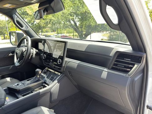 Used 2024 Lexus GX 550 w/ Accessory Package (2T) AWD/4WD image 40