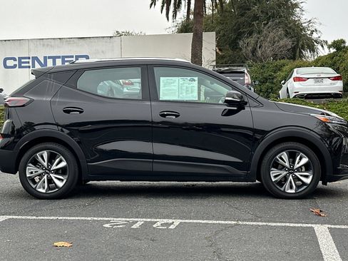 Used 2022 Chevrolet Bolt EUV LT w/ Convenience Package image 3