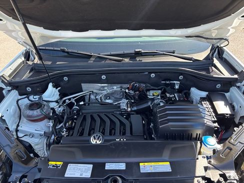 Certified 2023 Volkswagen Atlas SEL R-Line AWD/4WD image 12