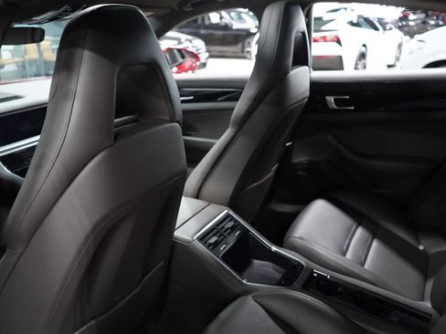 Used 2020 Porsche Panamera RWD image 20