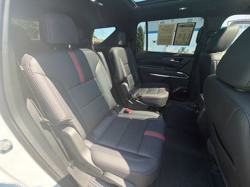 Used 2026 Chevrolet Traverse RS AWD/4WD image 31