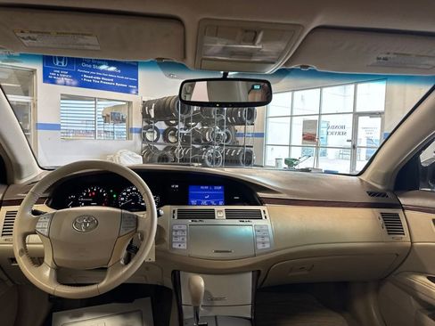 Used 2009 Toyota Avalon XLS FWD image 9