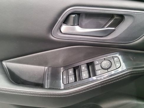 Used 2024 Nissan Rogue SV image 26