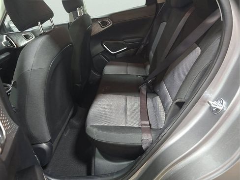 Used 2025 Kia Soul LX w/ LX Technology Package FWD image 15