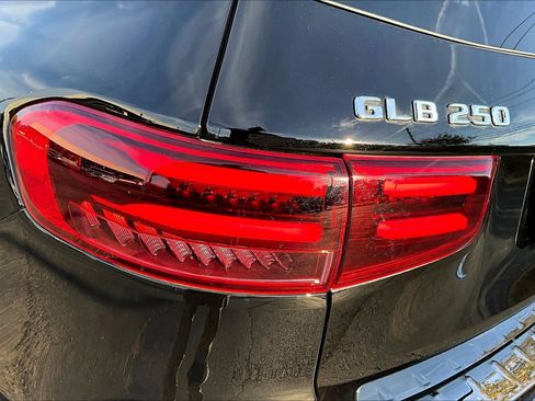 Certified 2024 Mercedes-Benz GLB 250 image 28