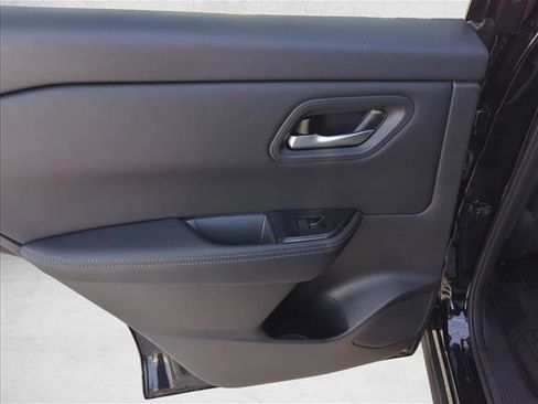 Used 2026 Nissan Rogue SV FWD image 9