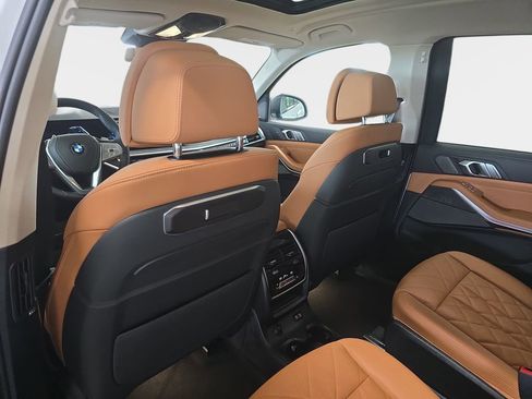 Used 2026 BMW X7 xDrive40i w/ Premium Package AWD/4WD image 9